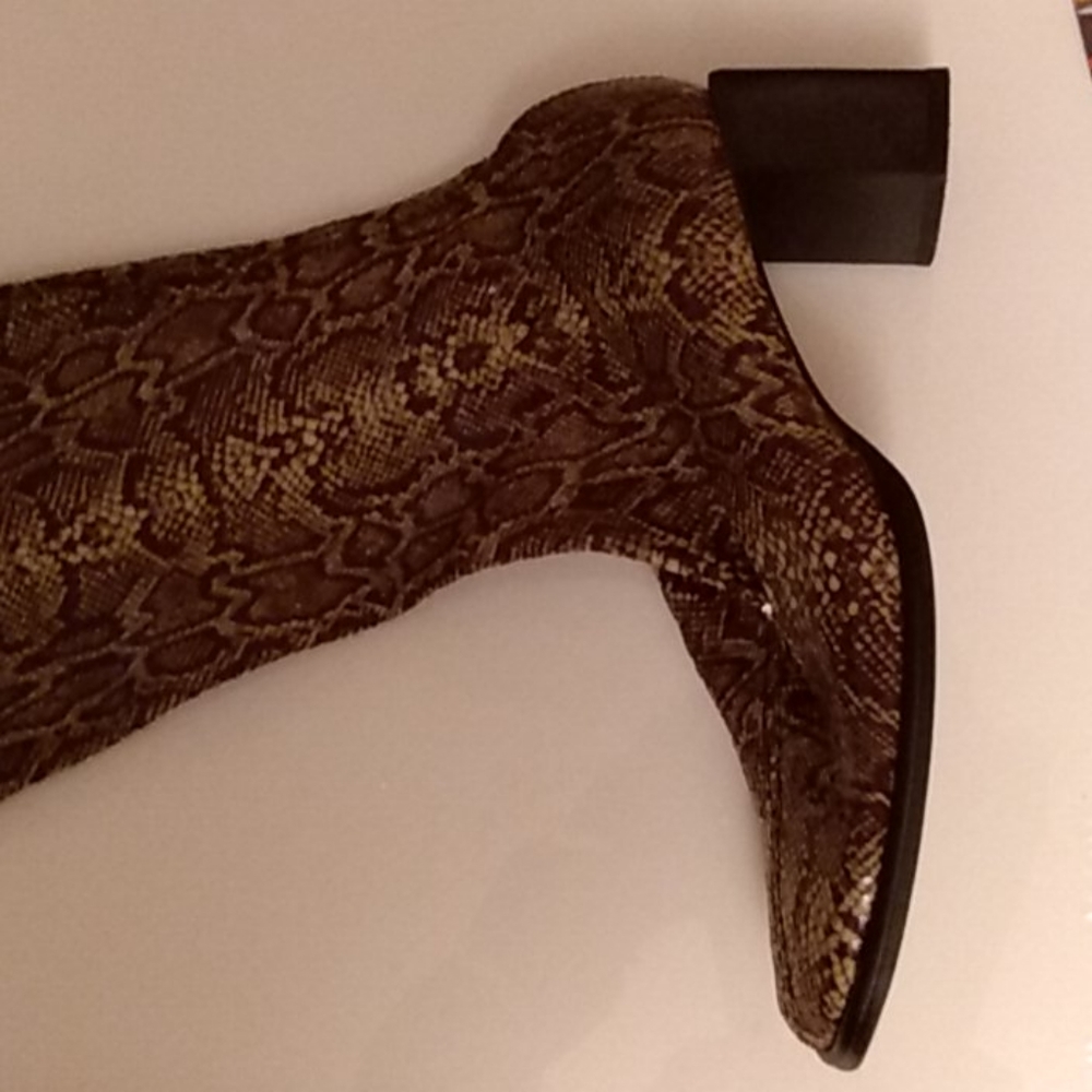 Boots - Picture 5 of 8